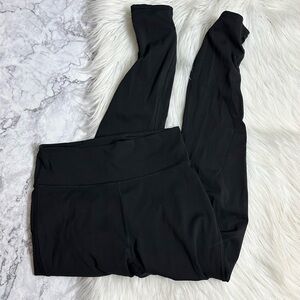 Lululemon Tied To It 7/8 Tights in black size 6